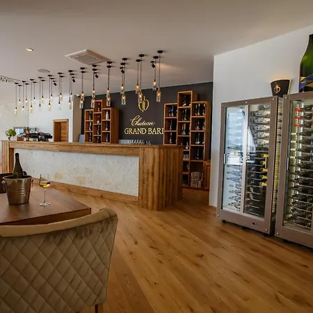 Chateau Grand Bari * Bara