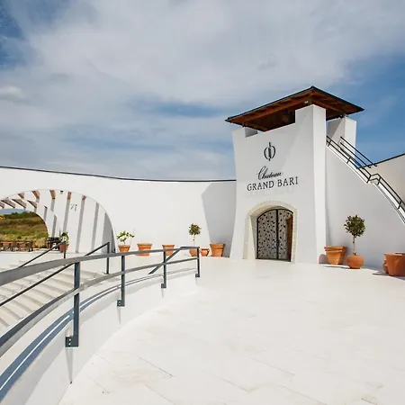 Hotel Chateau Grand Bari *