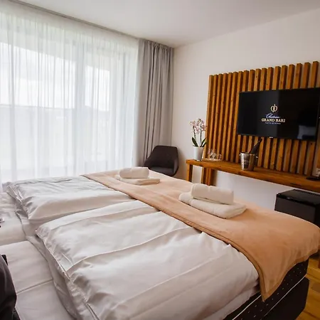 Chateau Grand Bari Hotell Bara