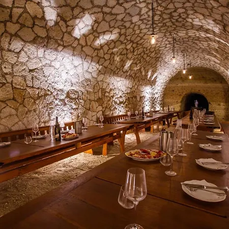 Chateau Grand Bari * Bara