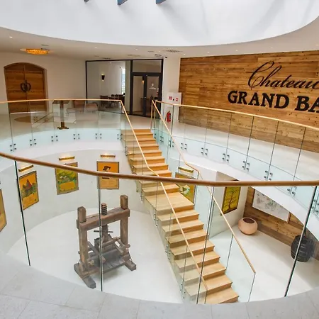 Hotel Chateau Grand Bari *