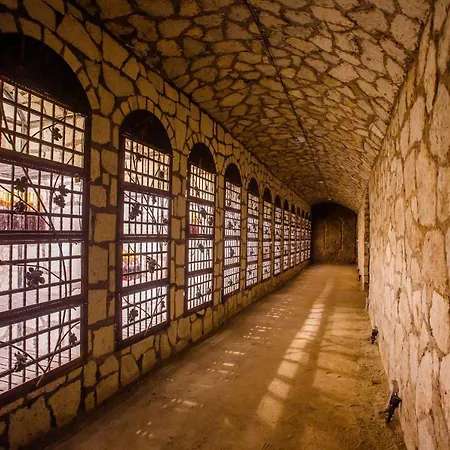 Chateau Grand Bari * Bara